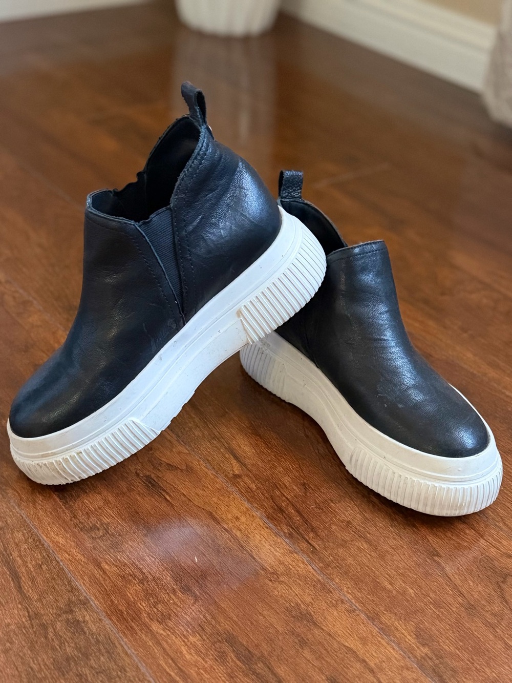 J/SLIDES wendie size 5 Slip-On High-Top Sneakers & White Platform Sole